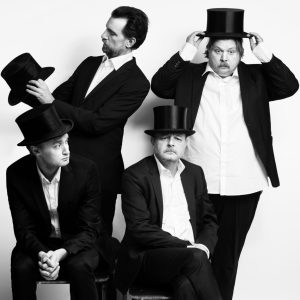 MENS VI VENTER PÅ GODOT 2027. Lue Støvelbæk, Mads Wille, Steen Stig Lommer, Nicolas Bro. Foto: Robin Skjoldborg.