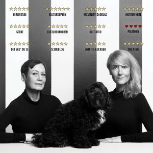 LINE - ALTSÅ KNUTZON. På billedet: Sarah Boberg, Anette Støvelbæk og hunden Inger Christensen. Fotograf: Robin Skjoldborg. Grafik: Mike Tylak. Teatret ved Sorte Hest, 2025.