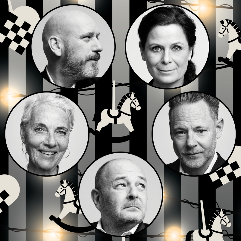 GODNATHISTORIER TIL NABOLAGET - DECEMBER SPECIAL 2026. På billedet: Peter Oliver Hansen, Camilla Bendix, Charlotte Munksgaard, Paw Henriksen, Steen Stig Lommer. Foto: Robin Skjoldborg for teatret ved Sorte Hest.